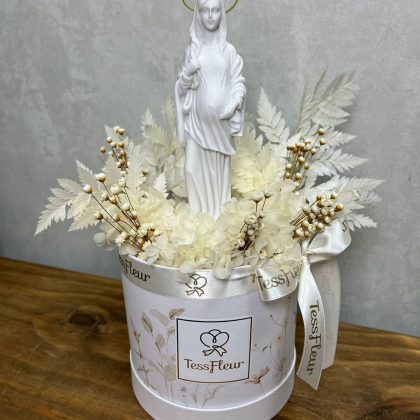 Arreglo de Flores Naturales Preservadas con escultura Nsra Grávida