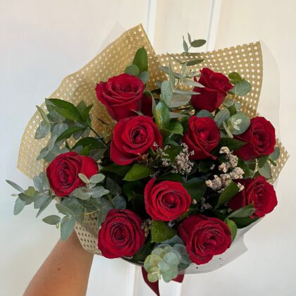 Bouquet of 10 Roses (you choose the color of the rose)